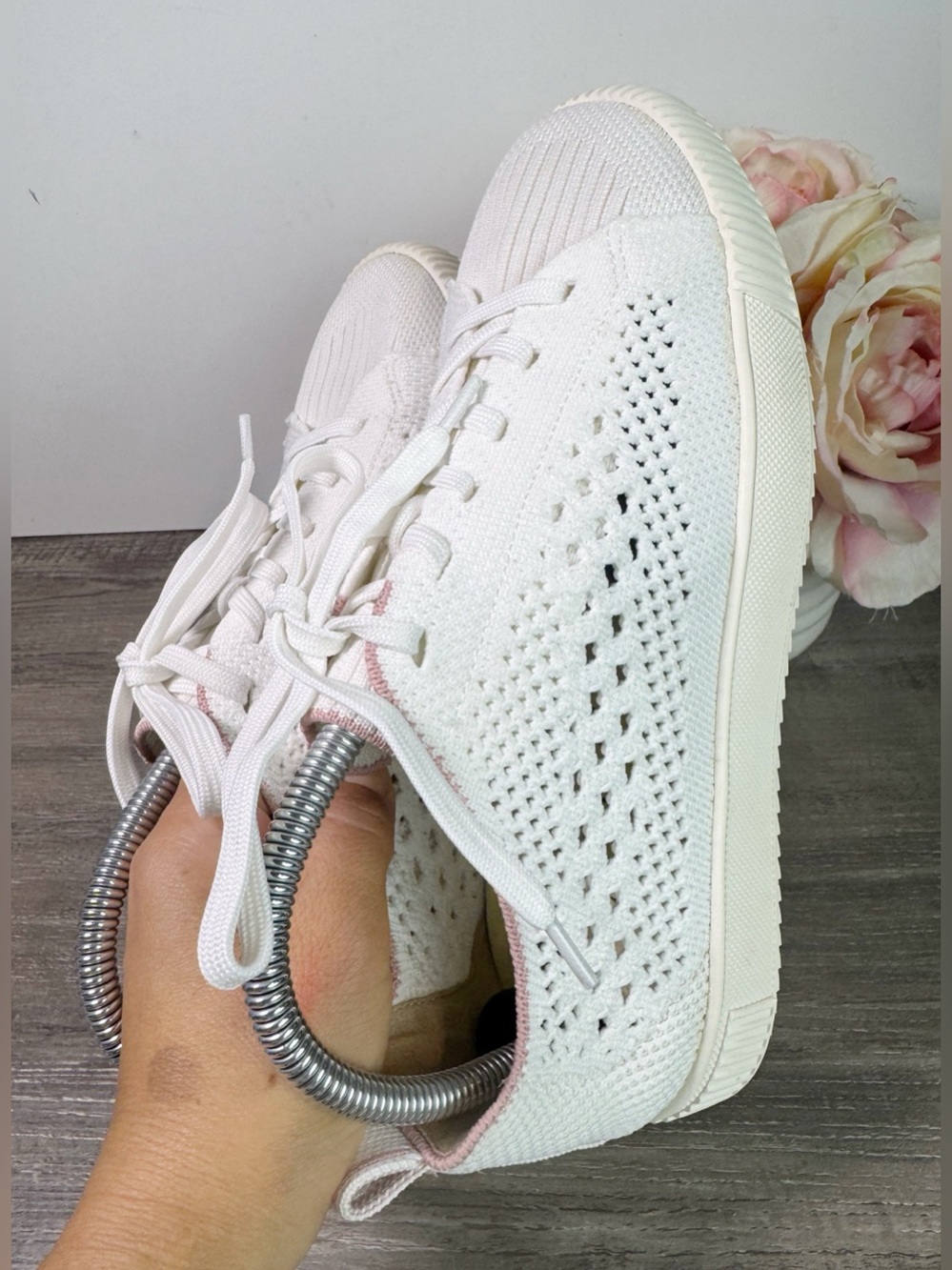Vivaia Evermore White Knit Washable Sneakers with Pink Trim size 39/US8 EUC - Picture 5 of 8